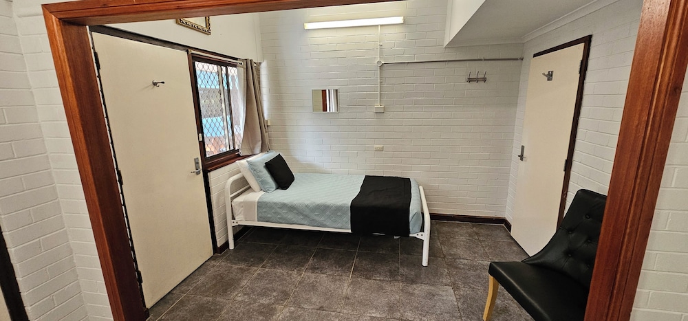 Family Room, Lanai photo 3