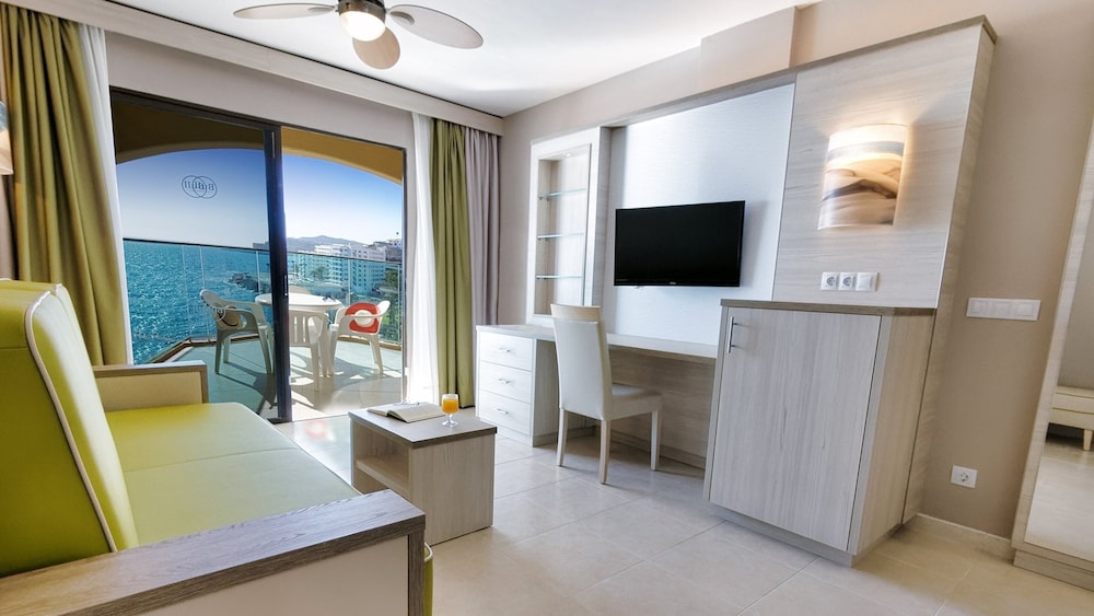 Double Room, Tower (3 Adults)