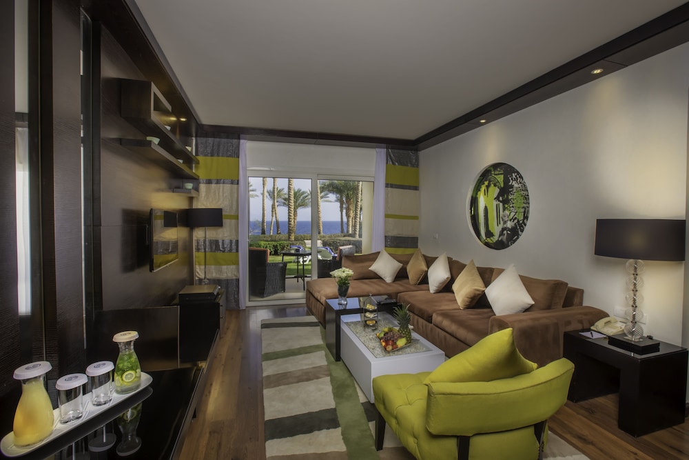 Suite, 1 Bedroom (Sea Front) - Photo 10