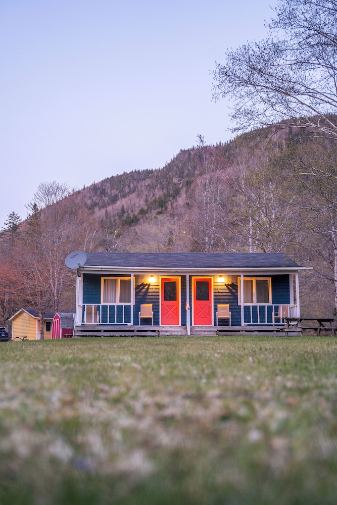 Classic Cabin, 2 Double Beds, Non Smoking, River View photo 2