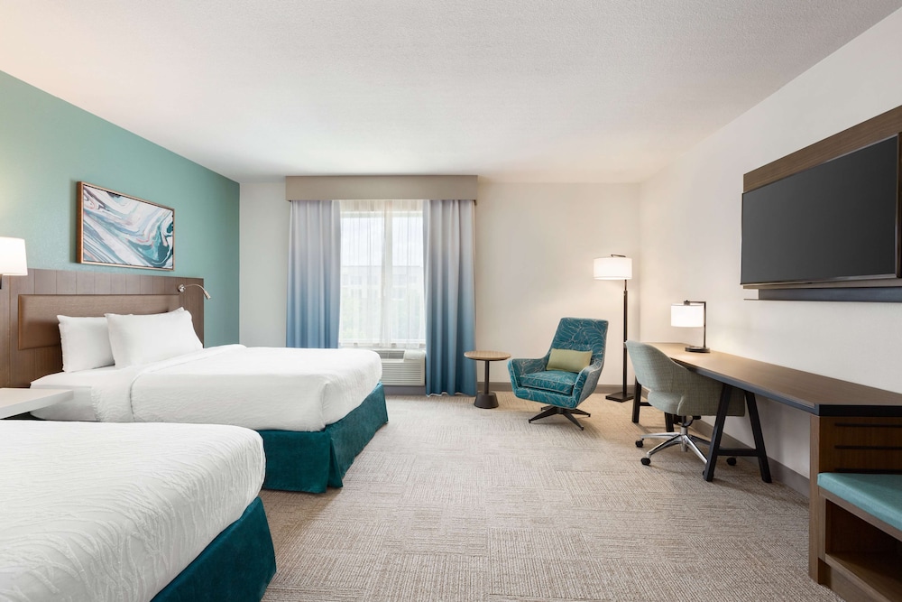 Room, 2 Queen Beds, Mobility & Hearing Accessible with Roll-In Shower - Photo 1