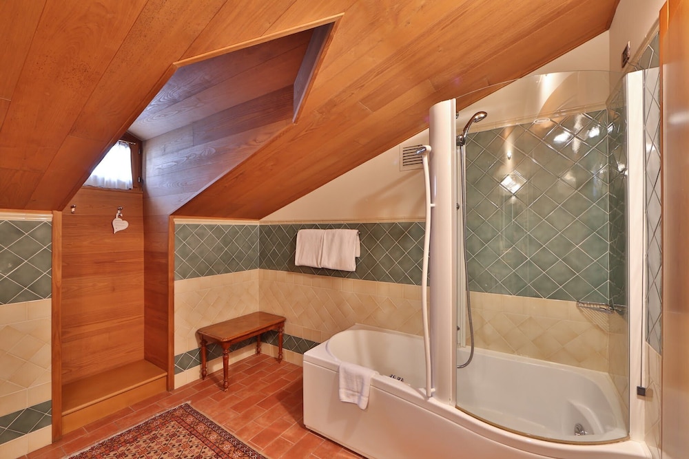 Deluxe Room - Photo 5
