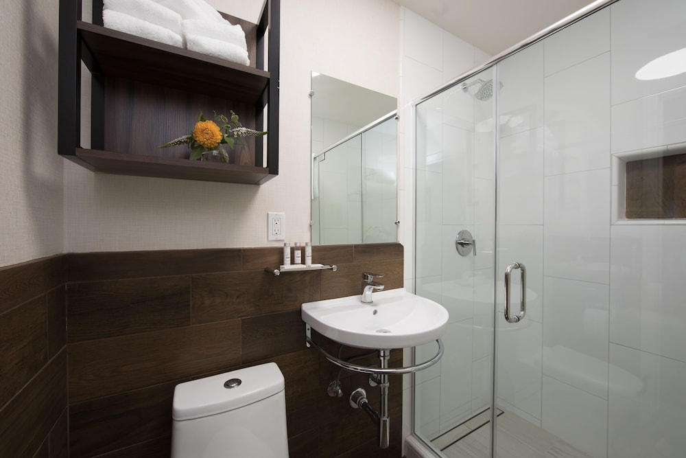 Deluxe Double Room, 2 Queen Beds, Non Smoking - Photo 6