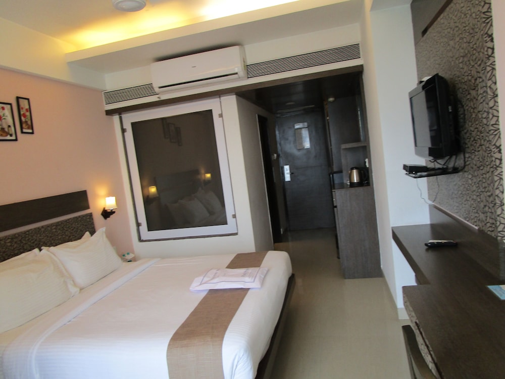 Executive Room, 1 Double or 2 Twin Beds - Photo 3