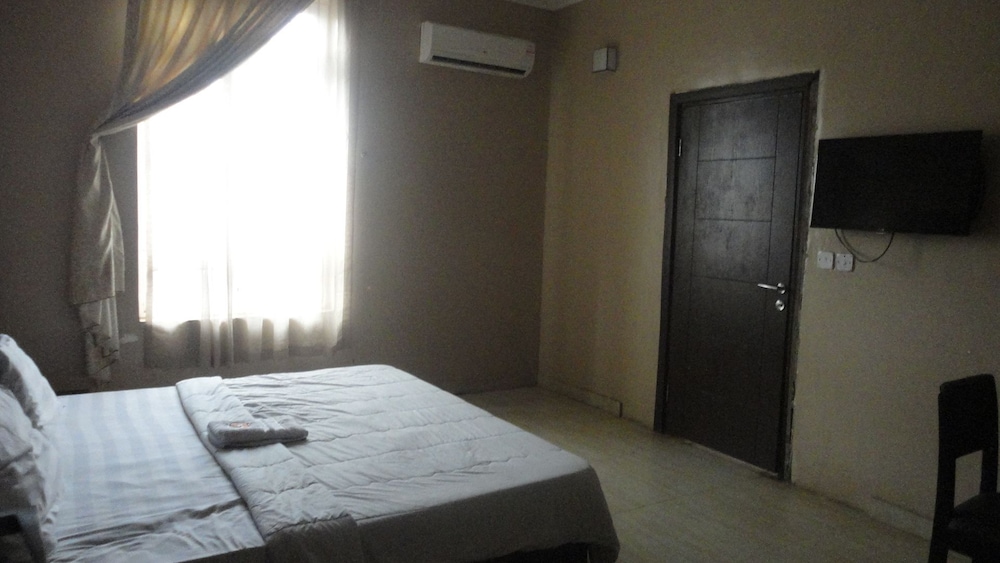 Luxury Room, 1 Queen Bed, Non Smoking, Pool View photo 1