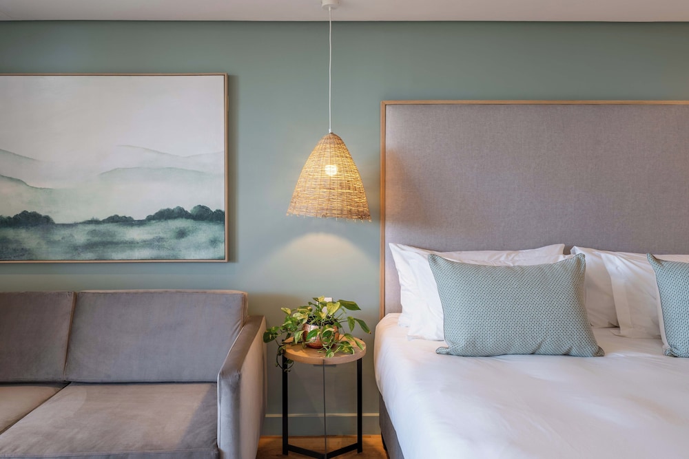 Luxury Suite - Photo 11