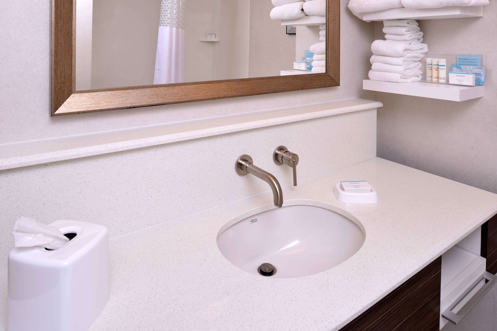 Hampton Inn & Suites Albany-East Greenbush, NY, Photo 4