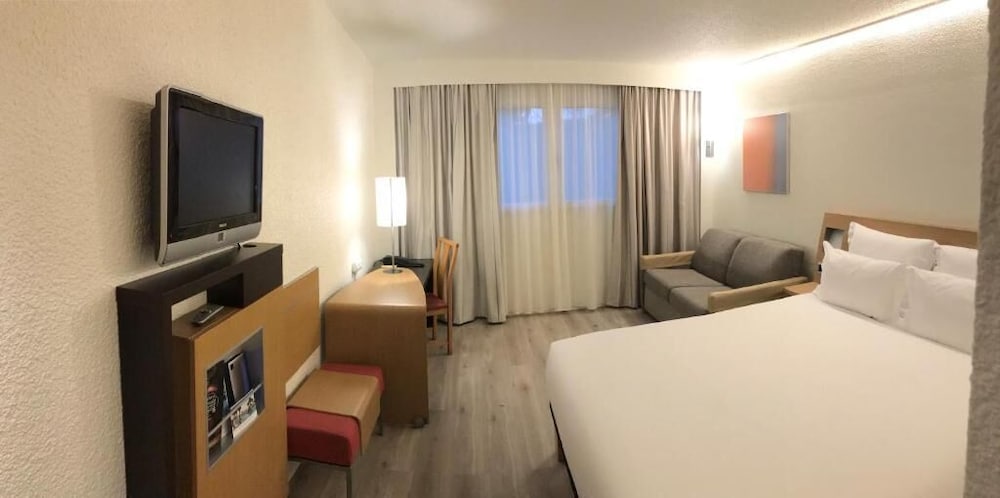 Standard Room, 1 Double Bed with Sofa bed, Pool View - Photo 2