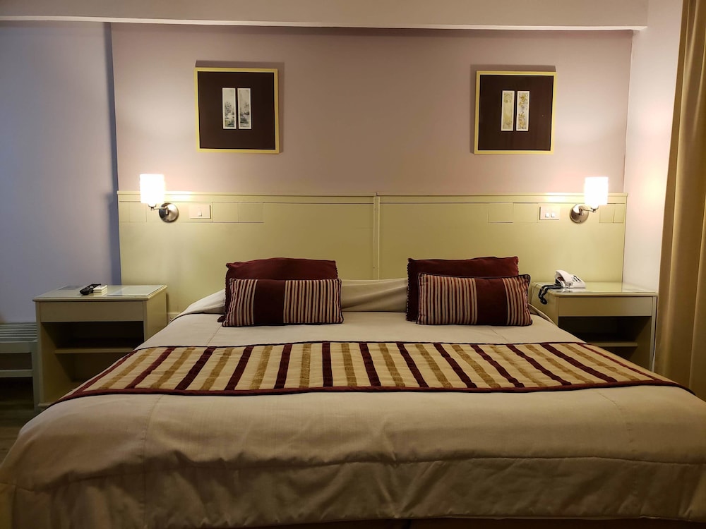 Standard Double Room, 1 King Bed, Non Smoking photo 3