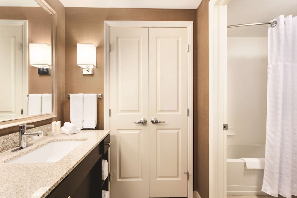 Studio, 1 King Bed, Accessible, Bathtub