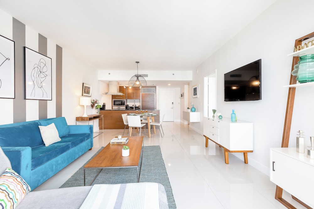 Boutique Apart, 1 King & Sofa Bed, Sauna, River/City Views, Balcony4307 thumbnail 5
