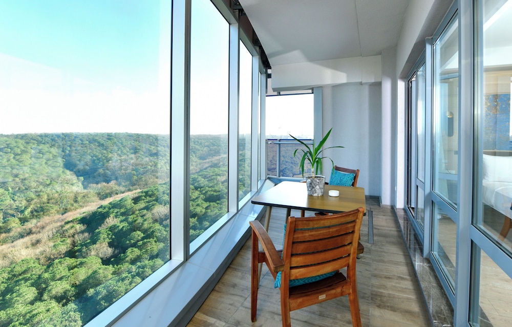 Deluxe Studio (with View) photo 2