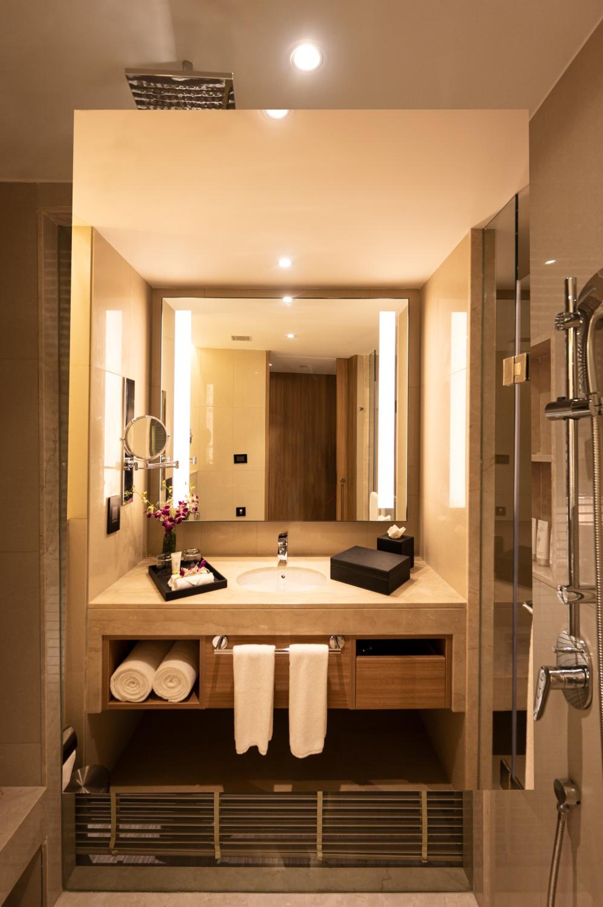 Superior Twin Room with City View - Photo 2