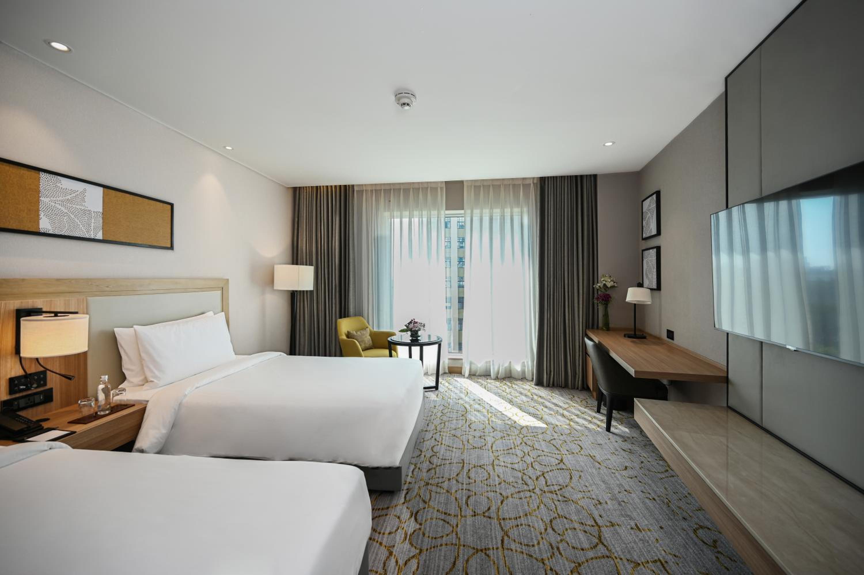 Superior Twin Room with City View - Photo 1