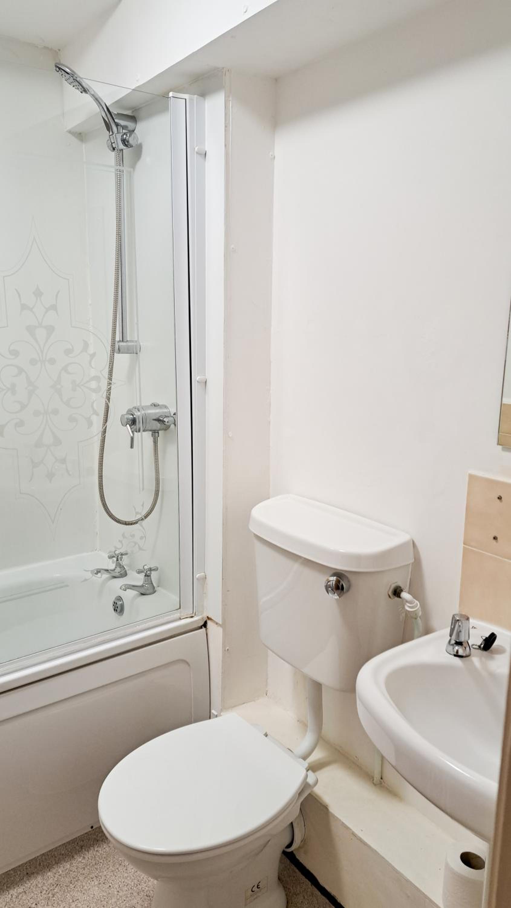 Double Room with Private Bathroom - Photo 2