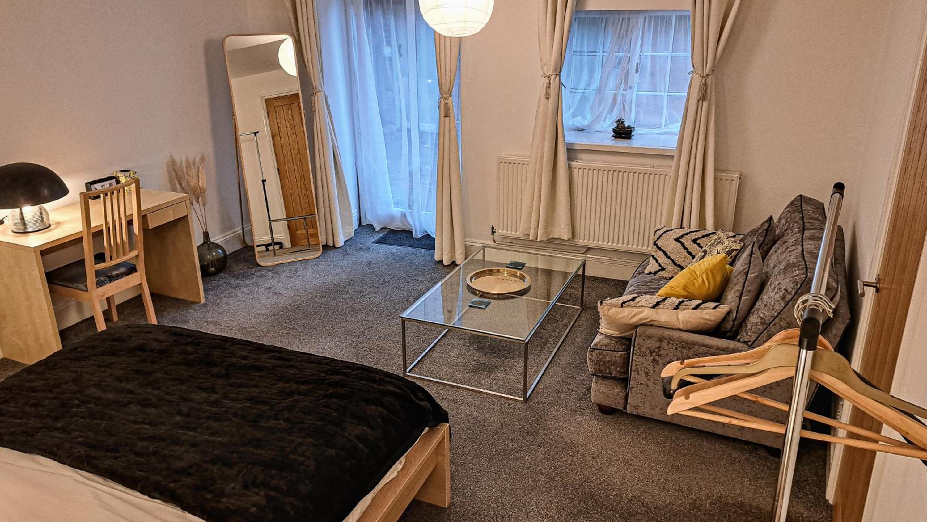 Double Room with Private Bathroom - Photo 1