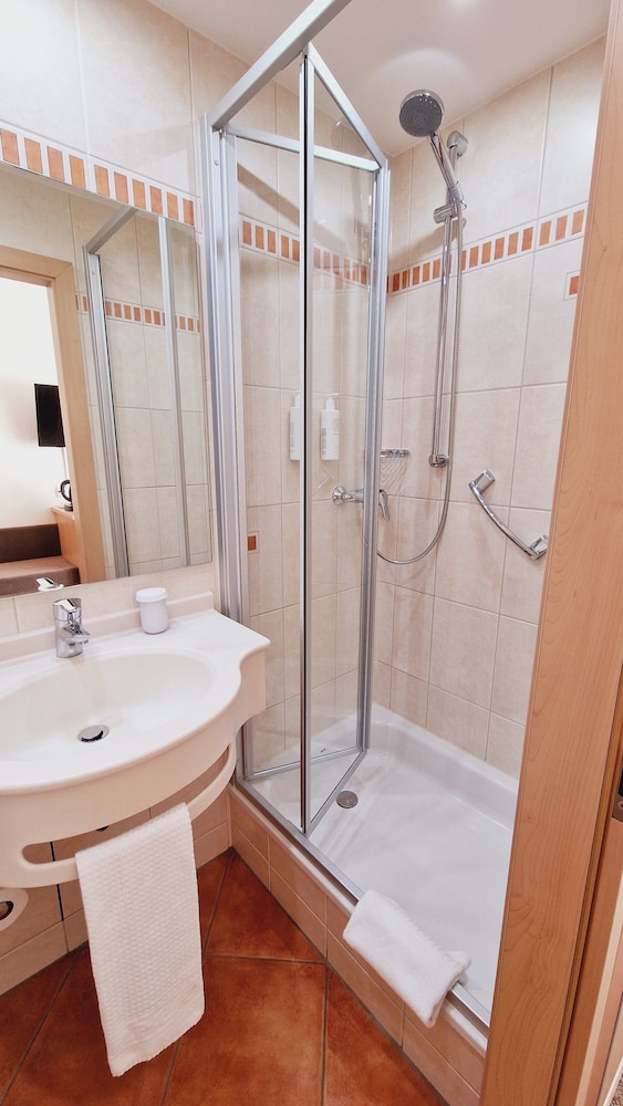 Small Single Room photo 3