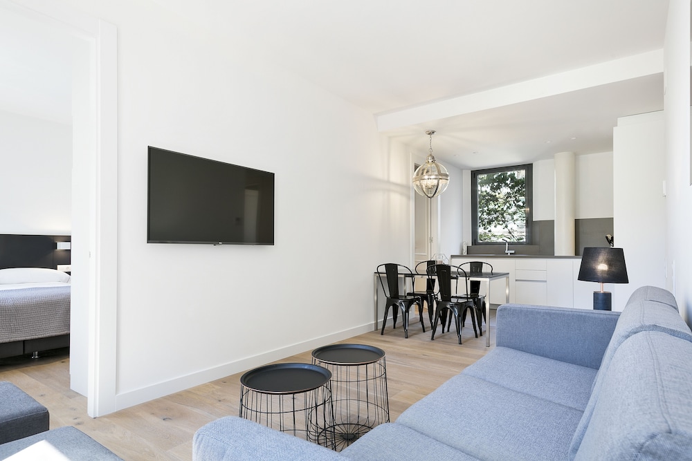 Superior Apartment, 2 Bedrooms, 1 or 2 Bathrooms photo 3