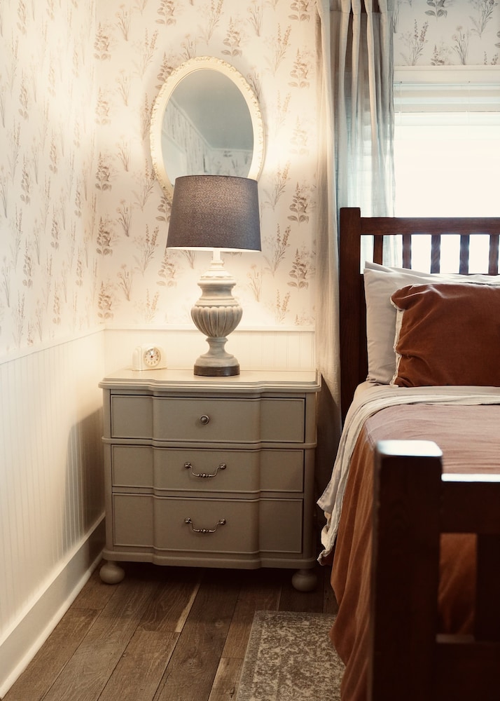 Larkspur Suite photo 1