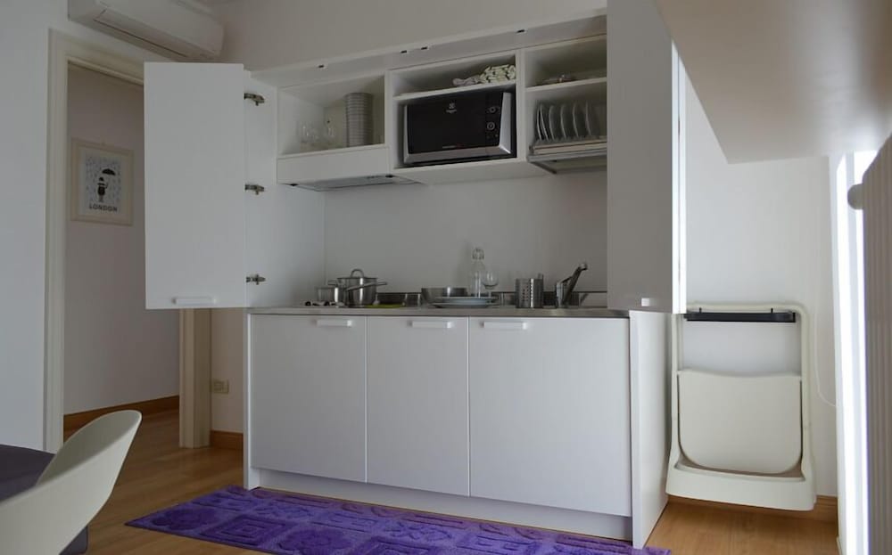 Studio, 1 Queen Bed, Kitchenette (Kensington) photo 3