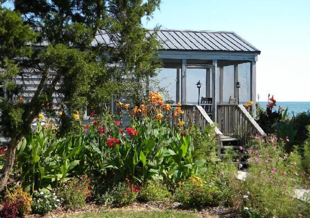 Romantic Bungalow, 1 Bedroom, Kitchen, River View photo 3