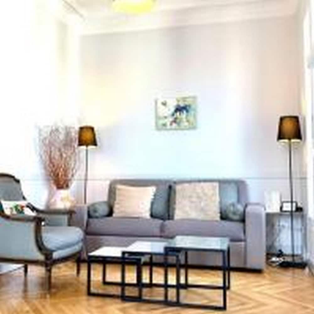 Superior Apartment, 1 Living-Room, 1 Bedroom, Kitchen, Balcony Us0608817s0630