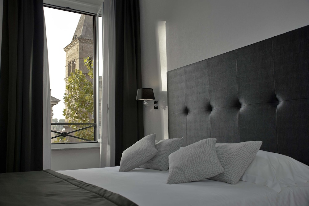 Deluxe Quadruple Room, 1 King Bed