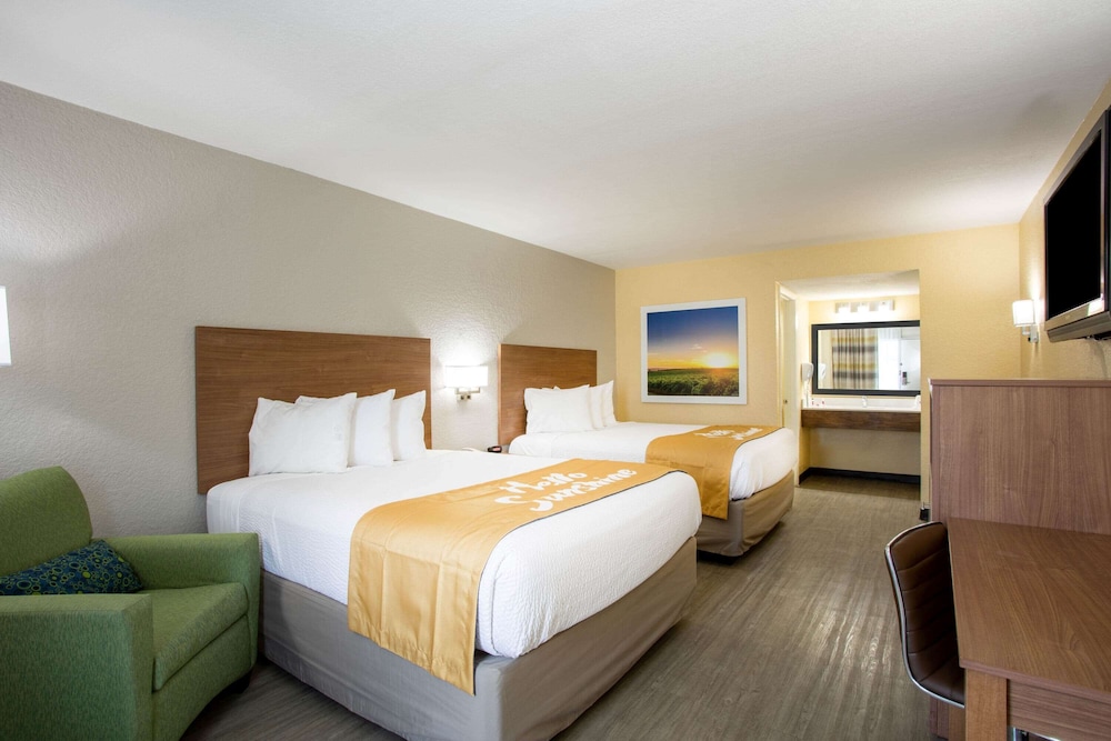 Room, 2 Queen Beds, Non Smoking - Photo 1