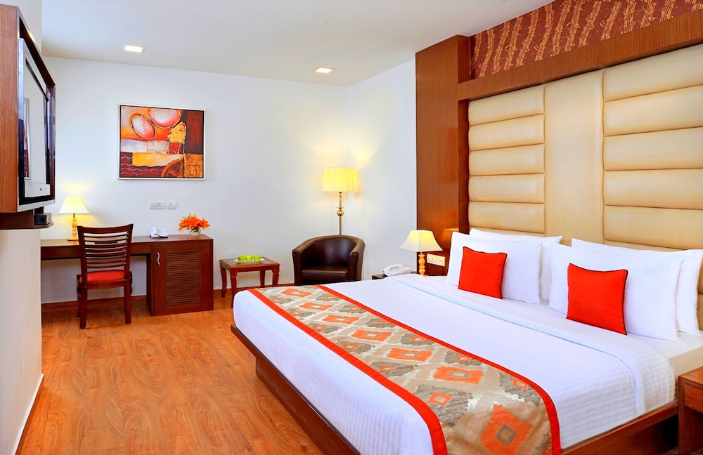 Premium Double Room, 1 King Bed photo 3