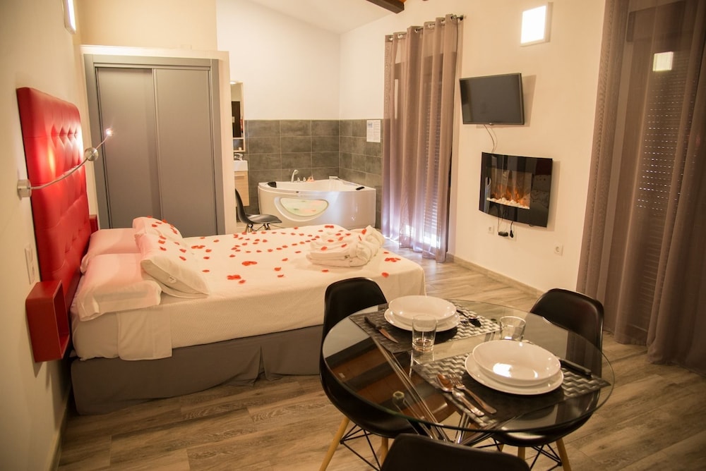 Romantic Studio, Jetted Tub (2) photo 2
