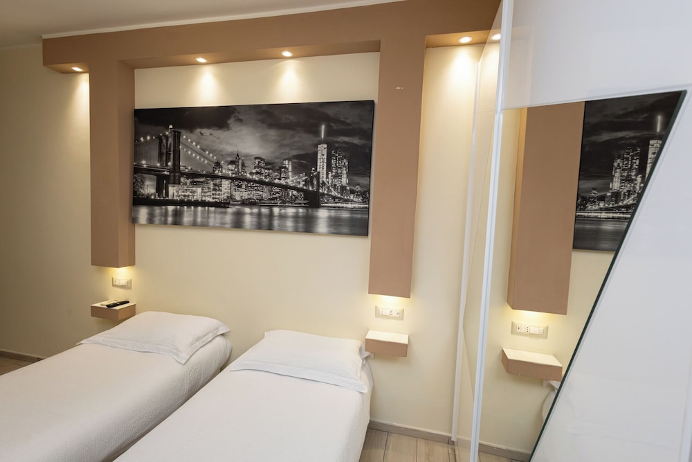 Basic Double or Twin Room photo 3