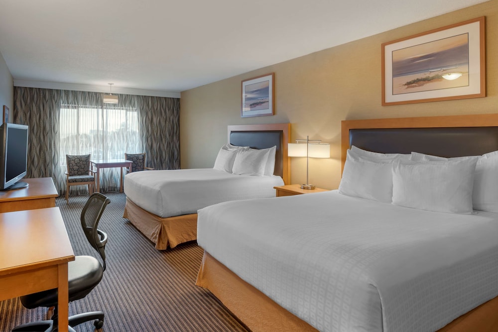 Standard Room, 2 Queen Beds, Refrigerator & Microwave, Mountain View (Pet Friendly) photo 1