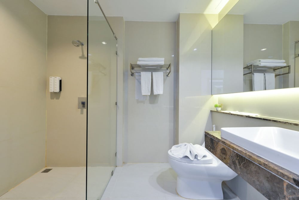 Executive Room - Photo 6
