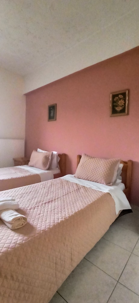 Economy Twin Room photo 2