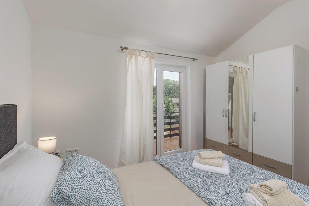 Family Apartment, 3 Bedrooms (Quiet Garden Apartment Kostrena) photo 2