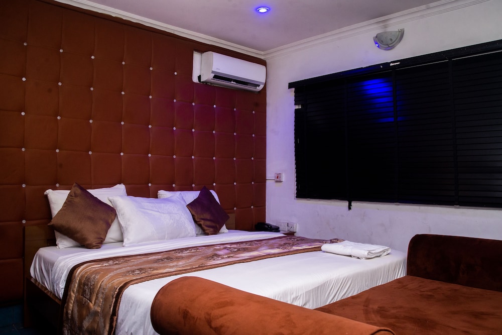 Executive Room - Photo 11