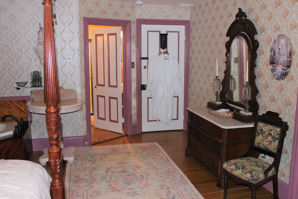 Honeymoon Haven photo 2