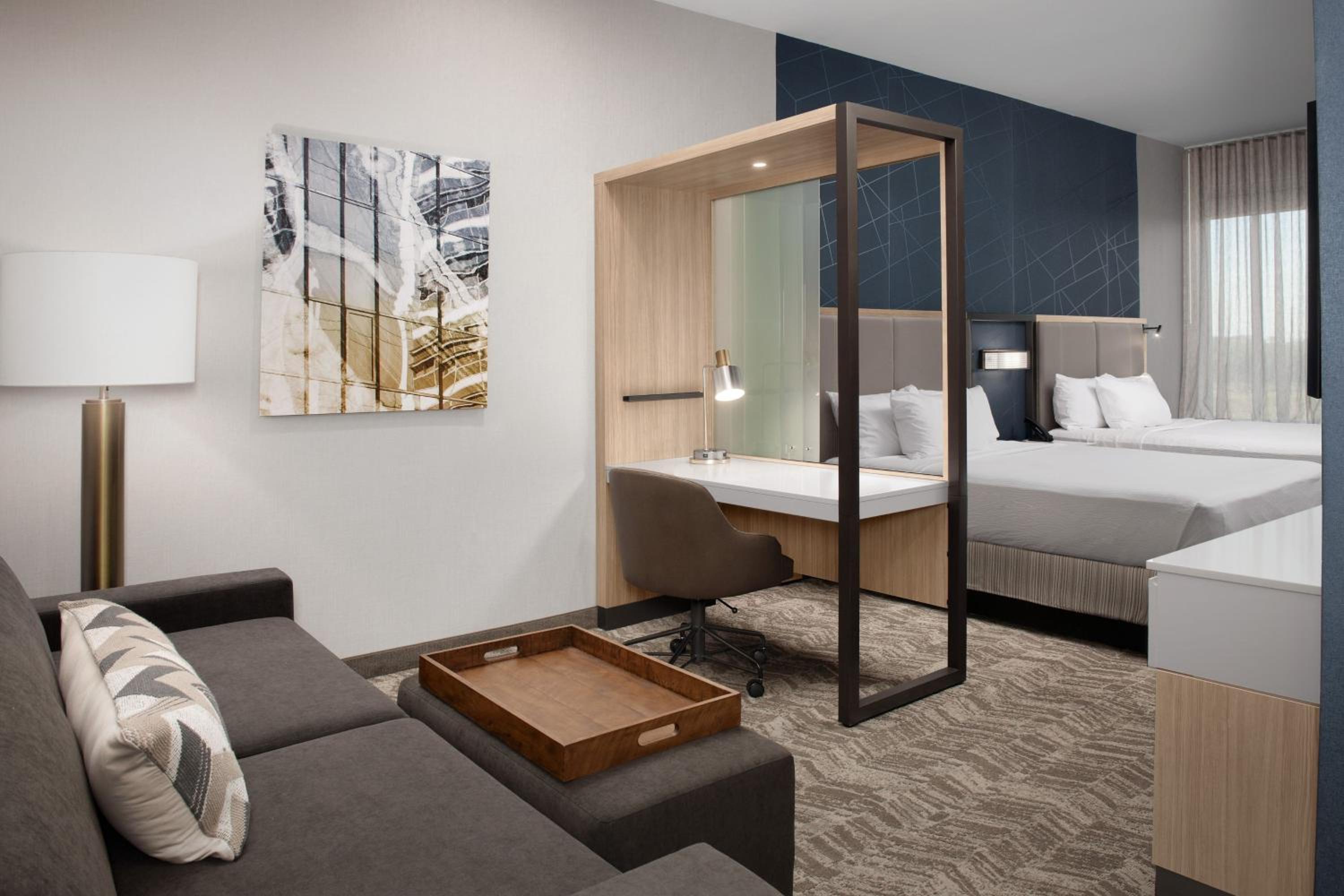 Queen Suite with Mobility Accessible Tub