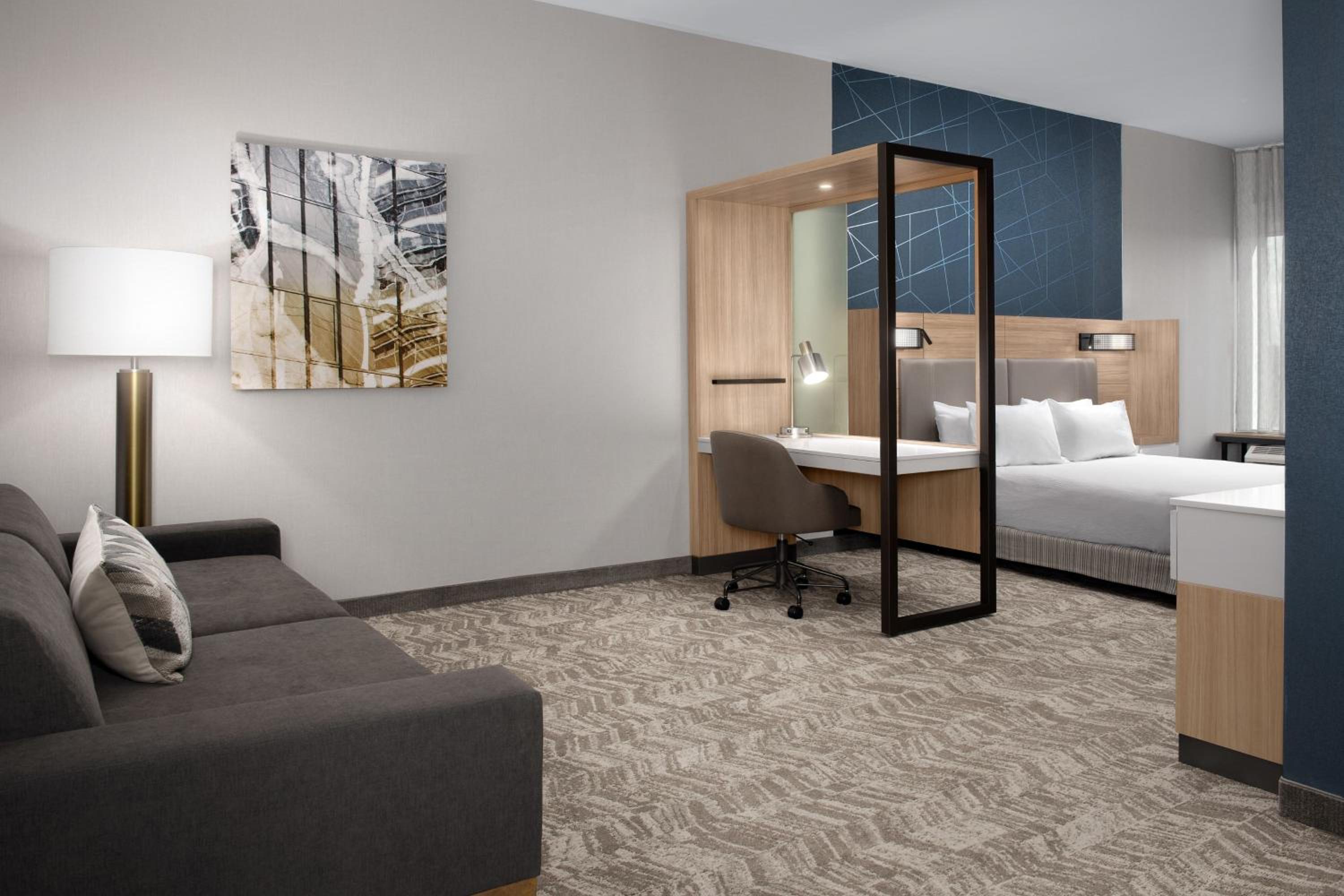 King Suite with Trundle Bed - Photo 4