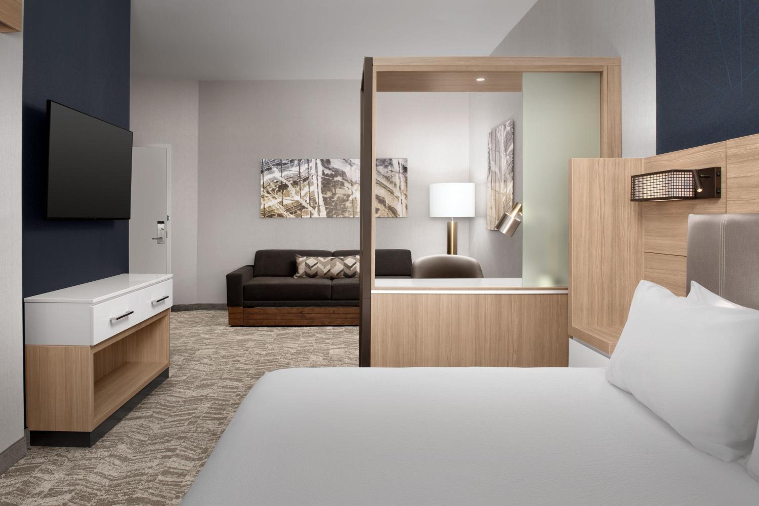 King Suite with Trundle Bed - Photo 14