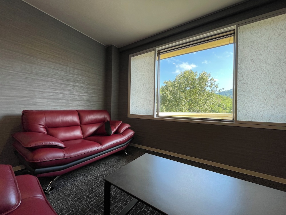 Executive Suite - Photo 2