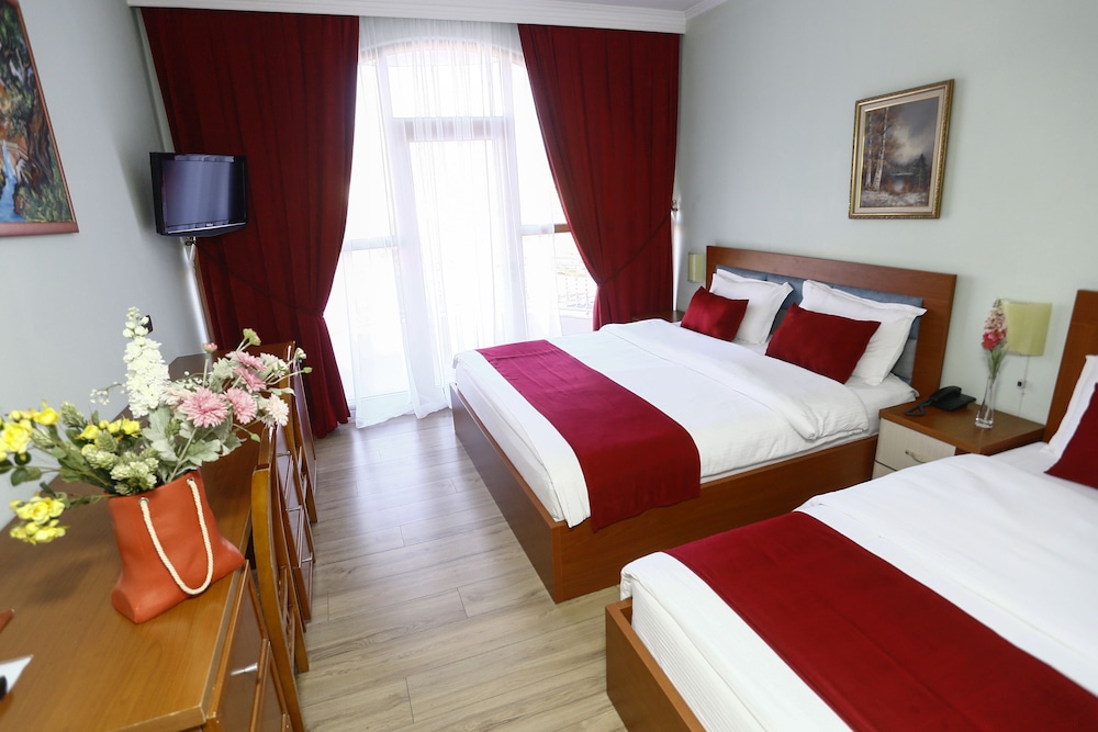Basic Triple Room photo 1