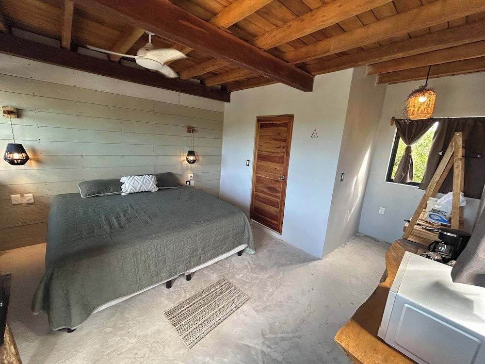 Deluxe Double Room, 1 King Bed, Non Smoking, Private Bathroom photo 1