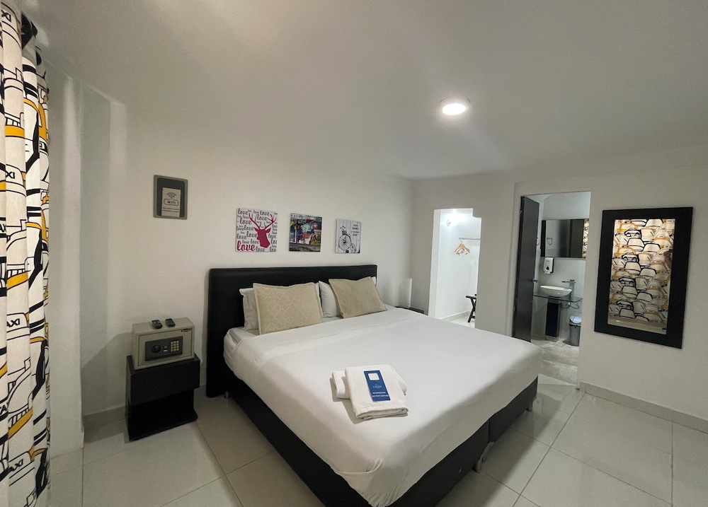Luxury Double Room, 1 Double Bed, Private Bathroom photo 2