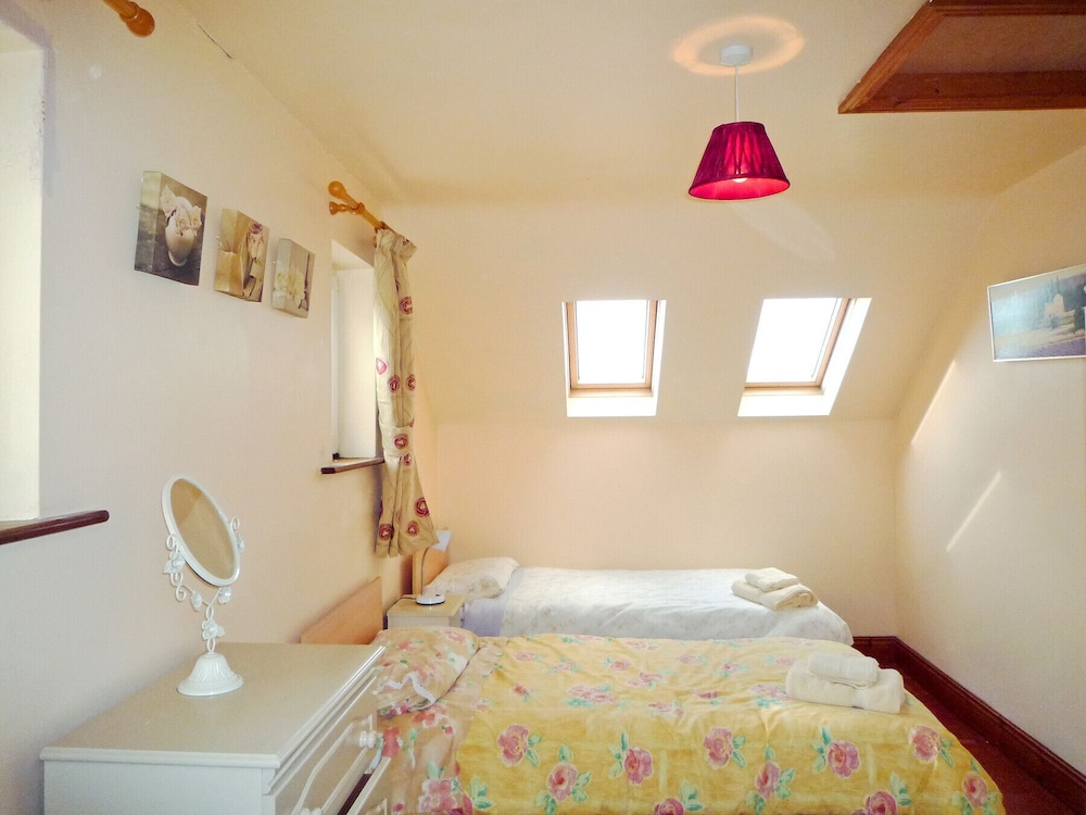 House, 3 Bedrooms, 2 Bathrooms, Sea Facing photo 3