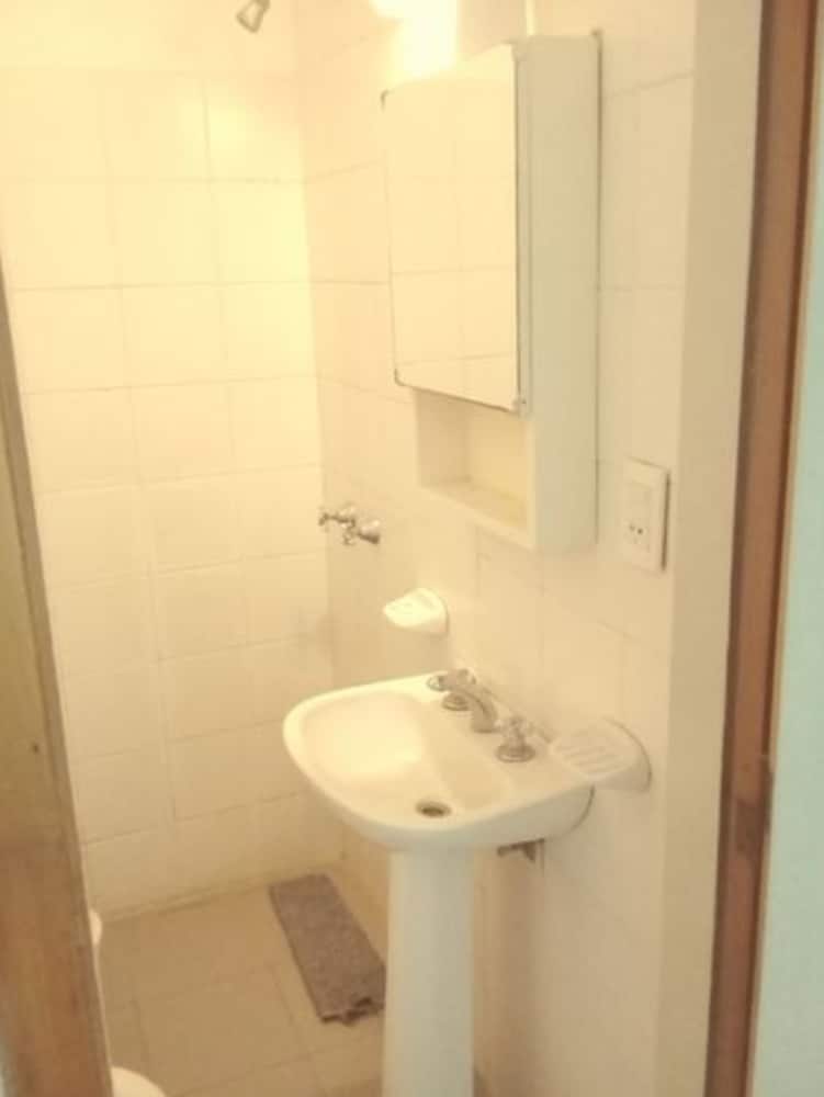 Quadruple Room, 1 Bedroom, Private Bathroom photo 3