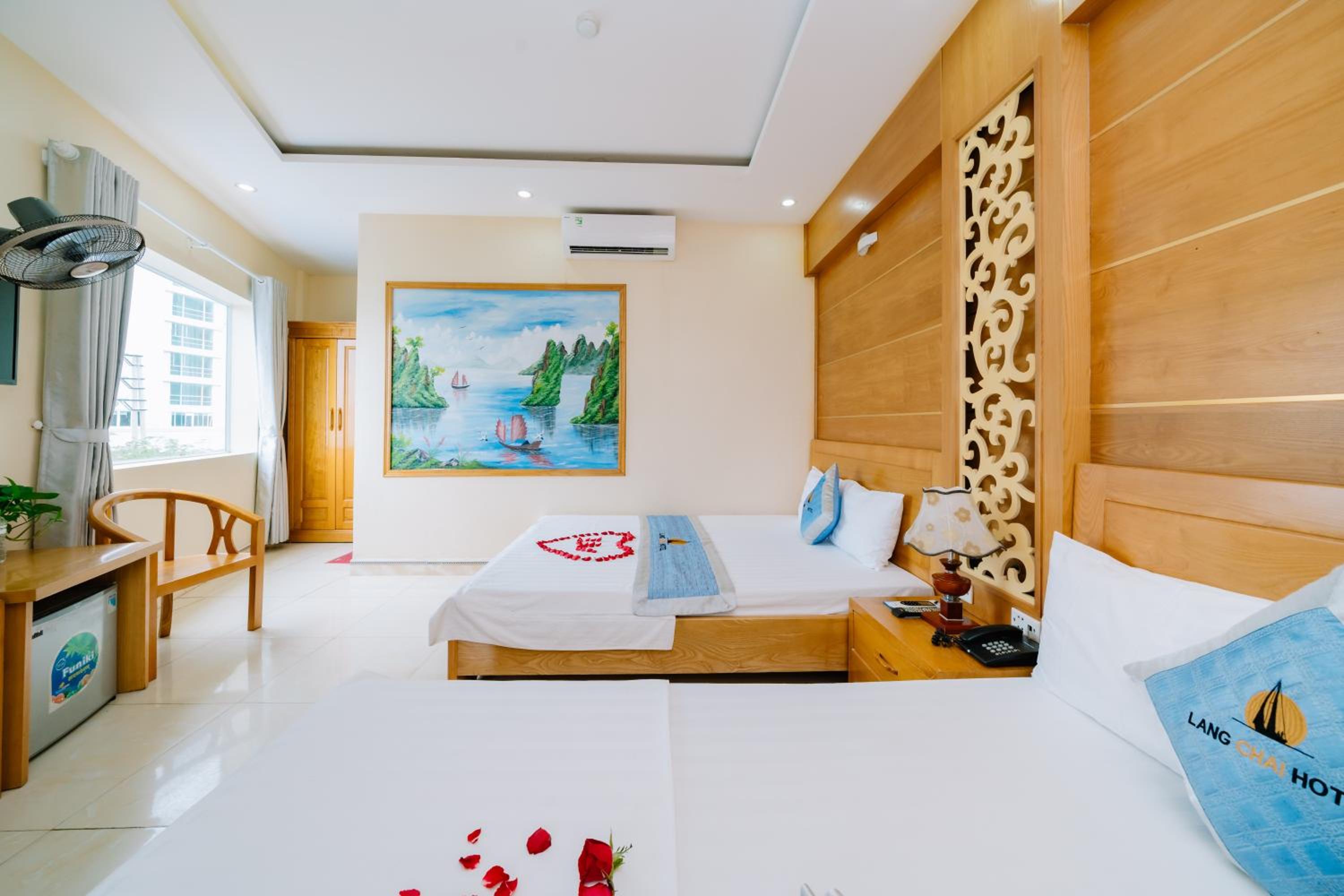 Family Room With Side Sea View photo 2