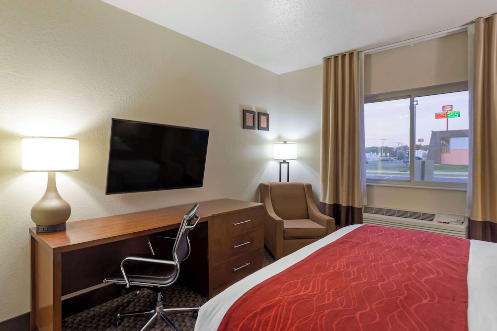 Room, 1 King Bed, Accessible, Non Smoking - Photo 3