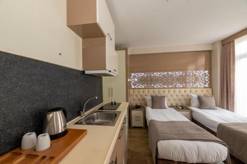 Large Double Room photo 2