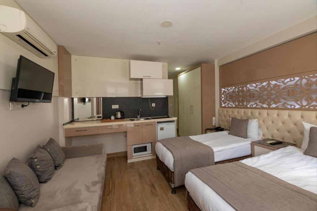 Large Double Room photo 3
